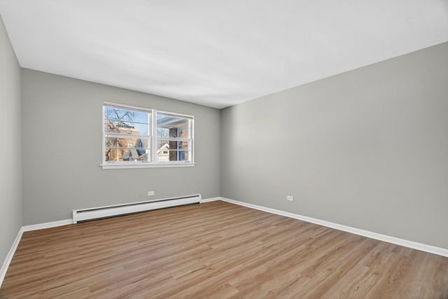 36 S Kensington Avenue 06, La Grange, IL 60525