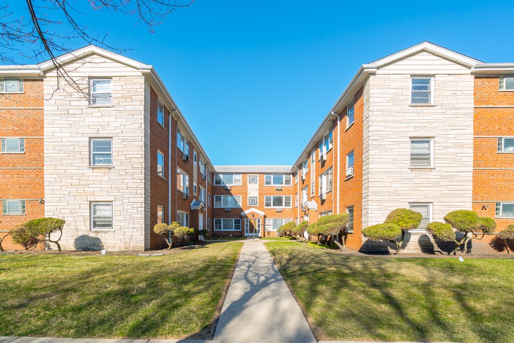 36 S Kensington Avenue 06, La Grange, IL 60525