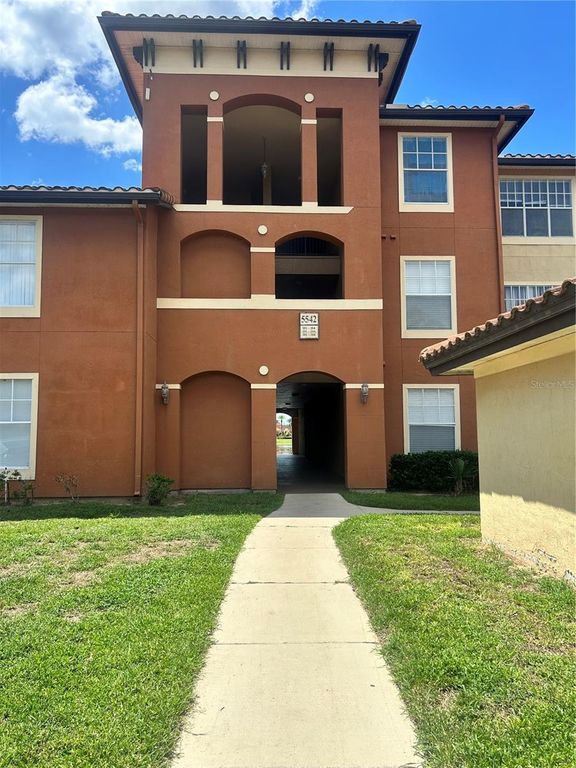 5542 METROWEST BOULEVARD 7-104, Orlando, FL 32811
