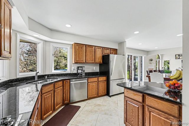 50492 Heatherwood Lane, Shelby Twp, MI 48317
