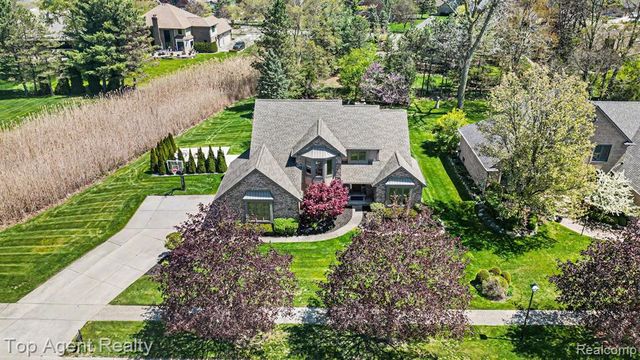 50492 Heatherwood Lane, Shelby Twp, MI 48317