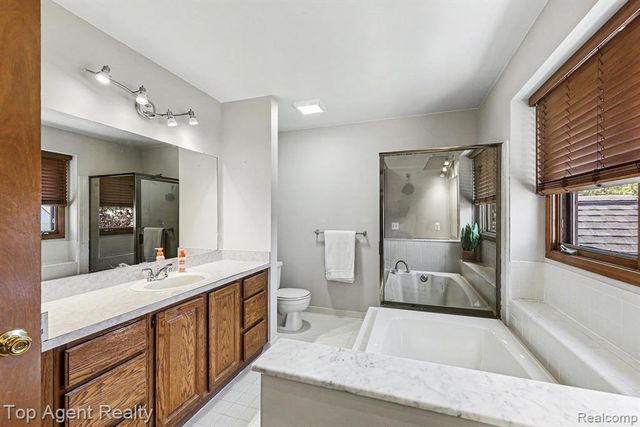 50492 Heatherwood Lane, Shelby Twp, MI 48317