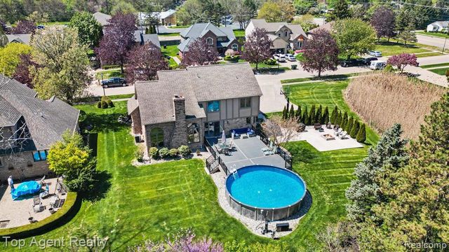 50492 Heatherwood Lane, Shelby Twp, MI 48317