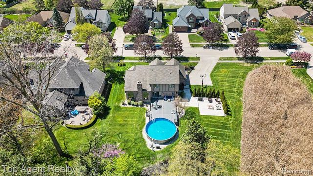 50492 Heatherwood Lane, Shelby Twp, MI 48317