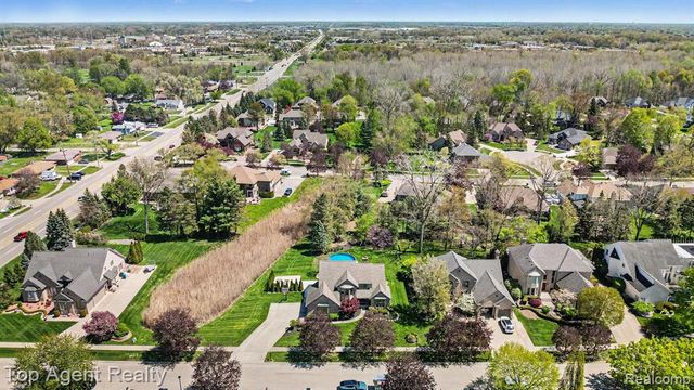 50492 Heatherwood Lane, Shelby Twp, MI 48317