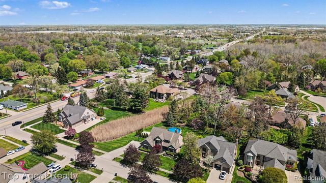 50492 Heatherwood Lane, Shelby Twp, MI 48317