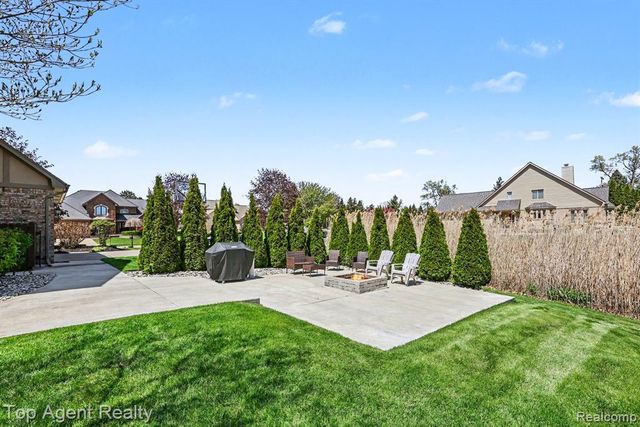 50492 Heatherwood Lane, Shelby Twp, MI 48317