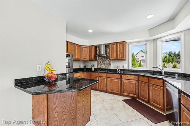 50492 Heatherwood Lane, Shelby Twp, MI 48317