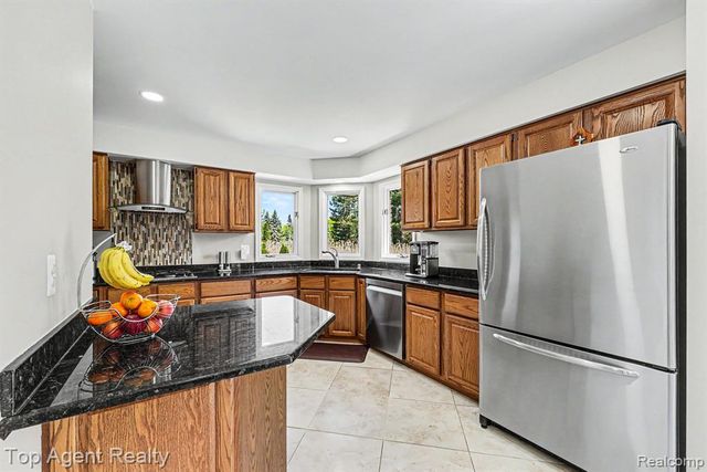 50492 Heatherwood Lane, Shelby Twp, MI 48317