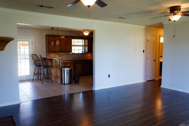 1302 E 20th Street, Stuttgart, AR 72160