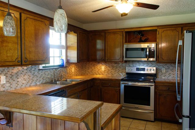 1302 E 20th Street, Stuttgart, AR 72160