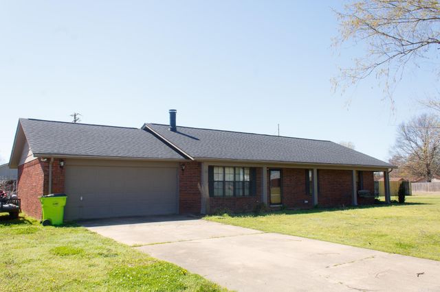 1302 E 20th Street, Stuttgart, AR 72160