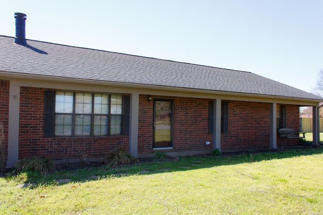 1302 E 20th Street, Stuttgart, AR 72160
