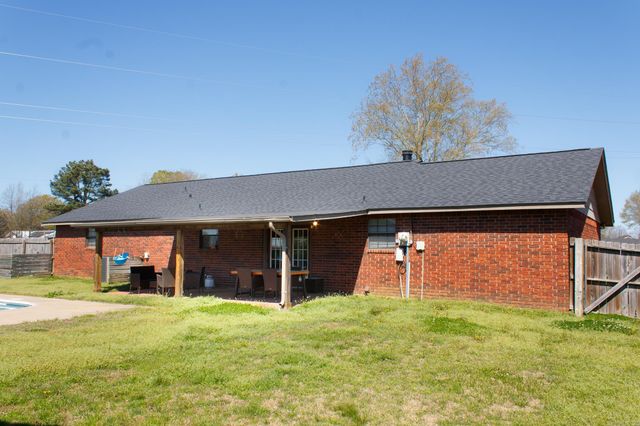 1302 E 20th Street, Stuttgart, AR 72160