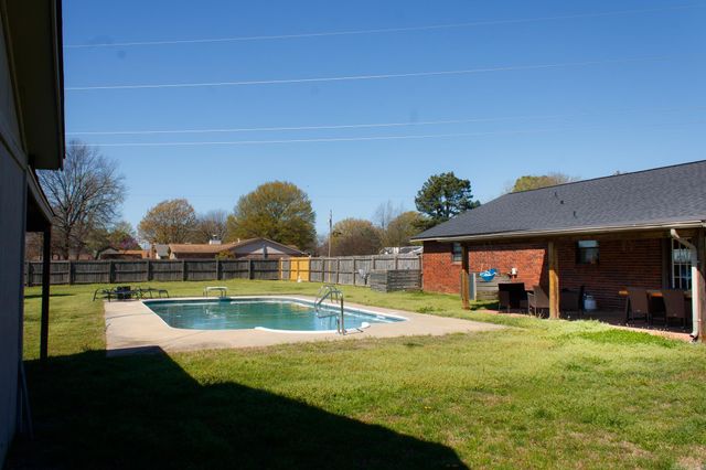 1302 E 20th Street, Stuttgart, AR 72160