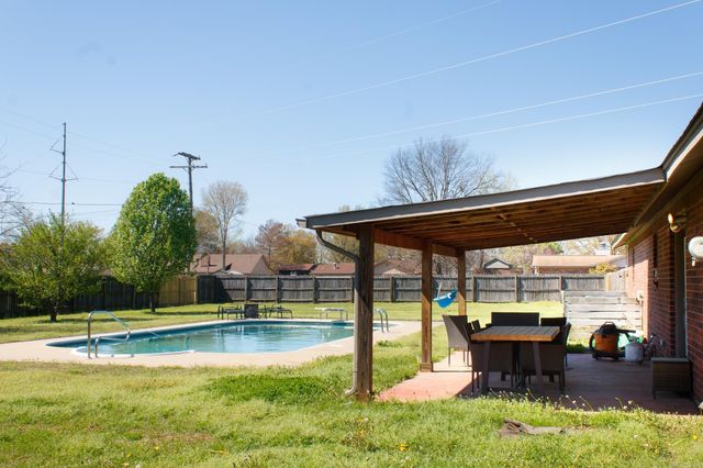 1302 E 20th Street, Stuttgart, AR 72160