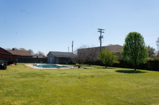 1302 E 20th Street, Stuttgart, AR 72160