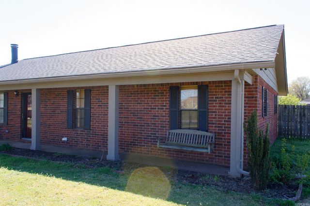 1302 E 20th Street, Stuttgart, AR 72160