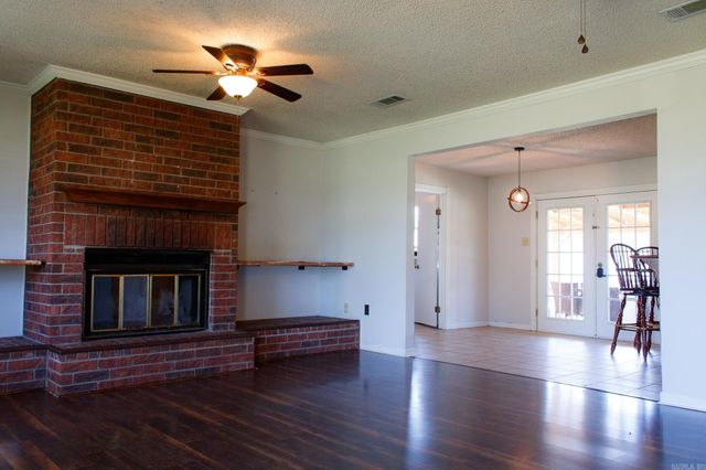 1302 E 20th Street, Stuttgart, AR 72160