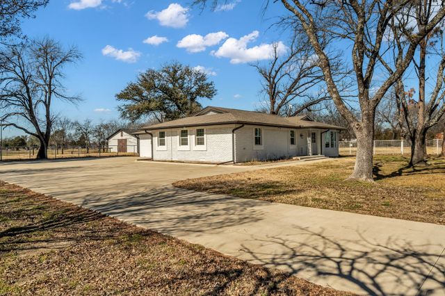 3109 Fm 1183, Ennis, TX 75119