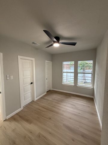 758 Bethpage Avenue, Dallas, TX 75217