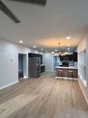 758 Bethpage Avenue, Dallas, TX 75217