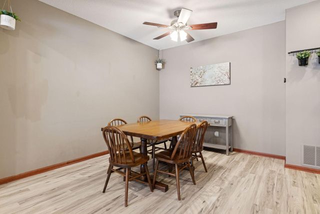 1650 White Pine Way B, Carver, MN 55315