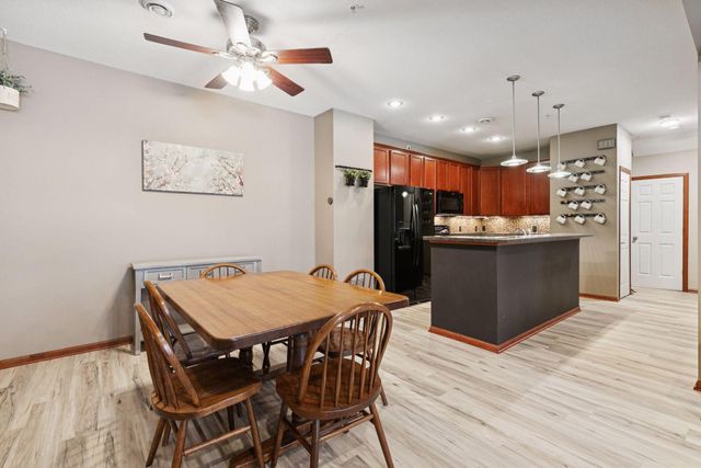 1650 White Pine Way B, Carver, MN 55315