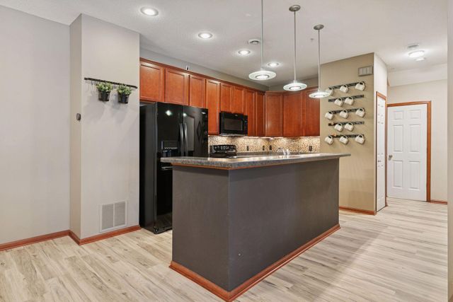 1650 White Pine Way B, Carver, MN 55315