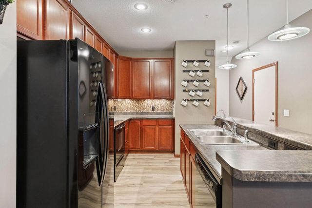 1650 White Pine Way B, Carver, MN 55315