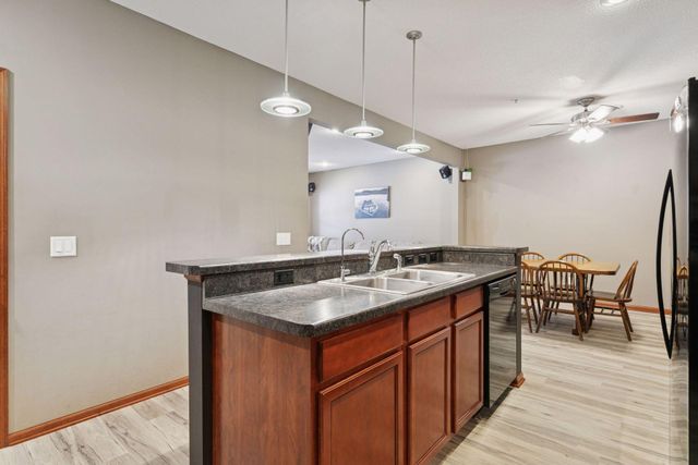 1650 White Pine Way B, Carver, MN 55315