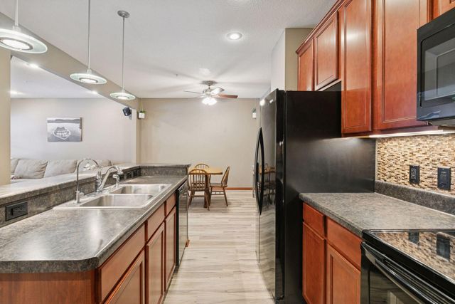 1650 White Pine Way B, Carver, MN 55315