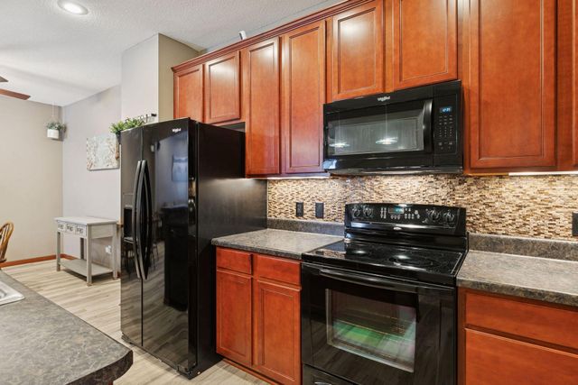 1650 White Pine Way B, Carver, MN 55315