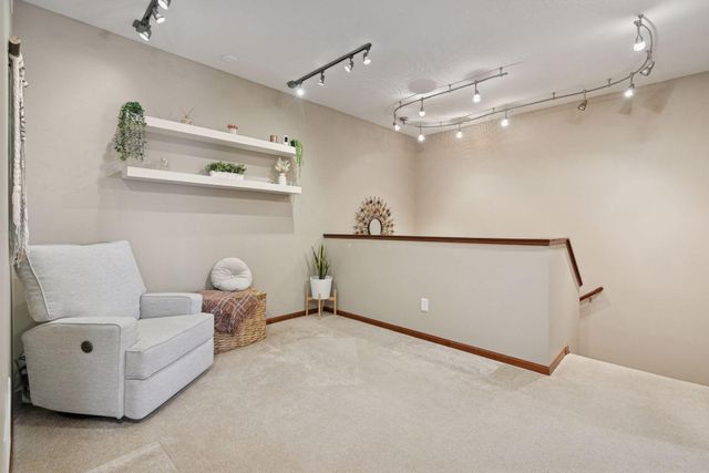 1650 White Pine Way B, Carver, MN 55315