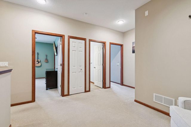 1650 White Pine Way B, Carver, MN 55315