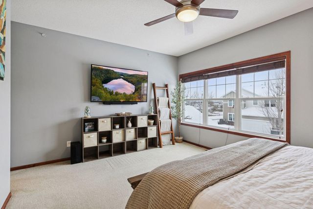 1650 White Pine Way B, Carver, MN 55315