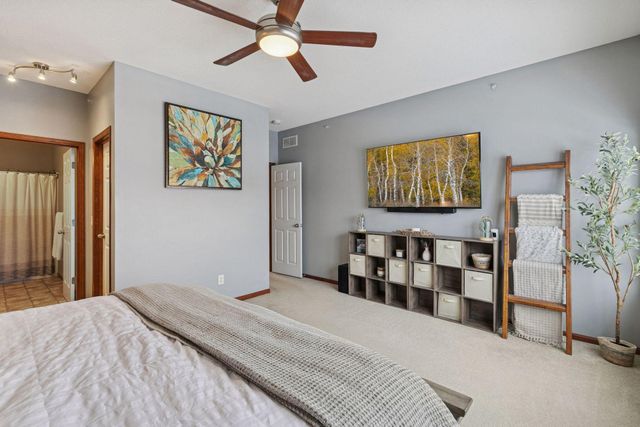 1650 White Pine Way B, Carver, MN 55315