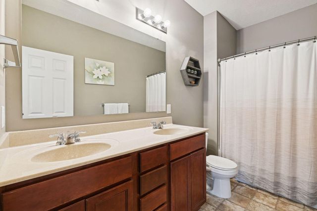 1650 White Pine Way B, Carver, MN 55315