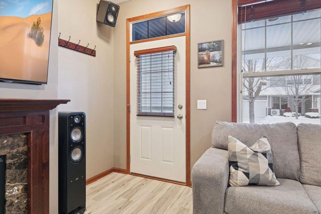 1650 White Pine Way B, Carver, MN 55315