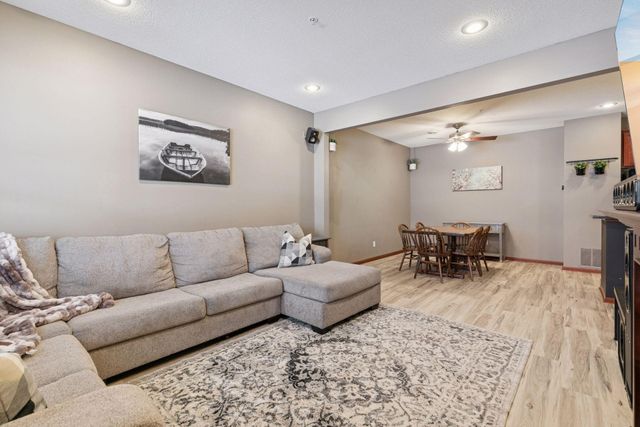 1650 White Pine Way B, Carver, MN 55315