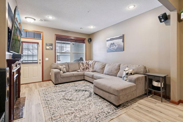 1650 White Pine Way B, Carver, MN 55315