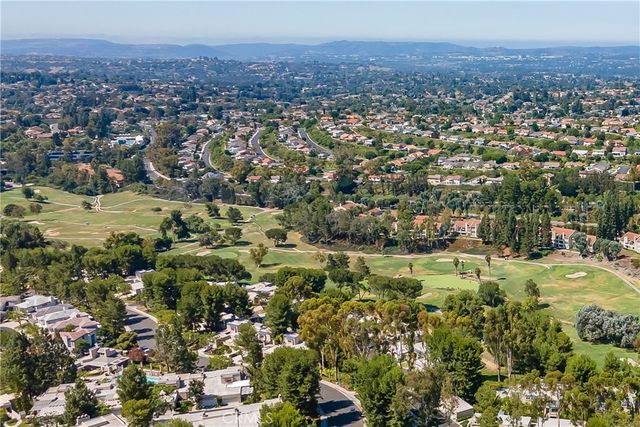 27725 Calle Valdes, Mission Viejo, CA 92692
