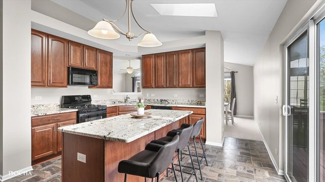 1698 FREDERICKSBURG Lane 1698, Aurora, IL 60503