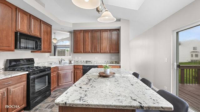 1698 FREDERICKSBURG Lane 1698, Aurora, IL 60503