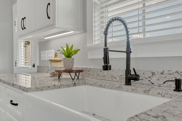 200 Beartown Rd, Loretto, TN 38469