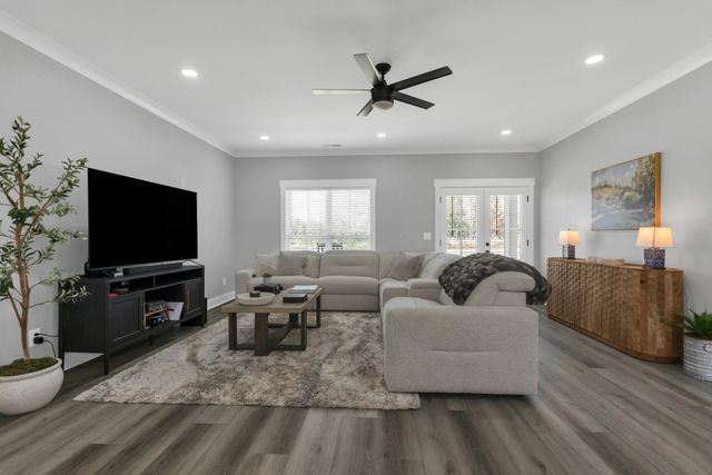 200 Beartown Rd, Loretto, TN 38469