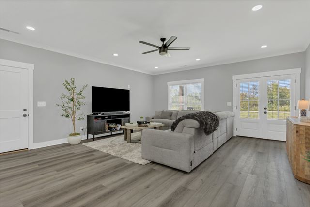 200 Beartown Rd, Loretto, TN 38469