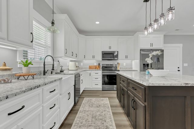 200 Beartown Rd, Loretto, TN 38469