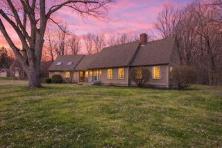 40 Pelham Dr, Fitchburg, MA 01420