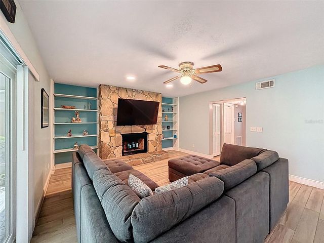 7923 SINGING COURT PLACE, Tampa, FL 33615